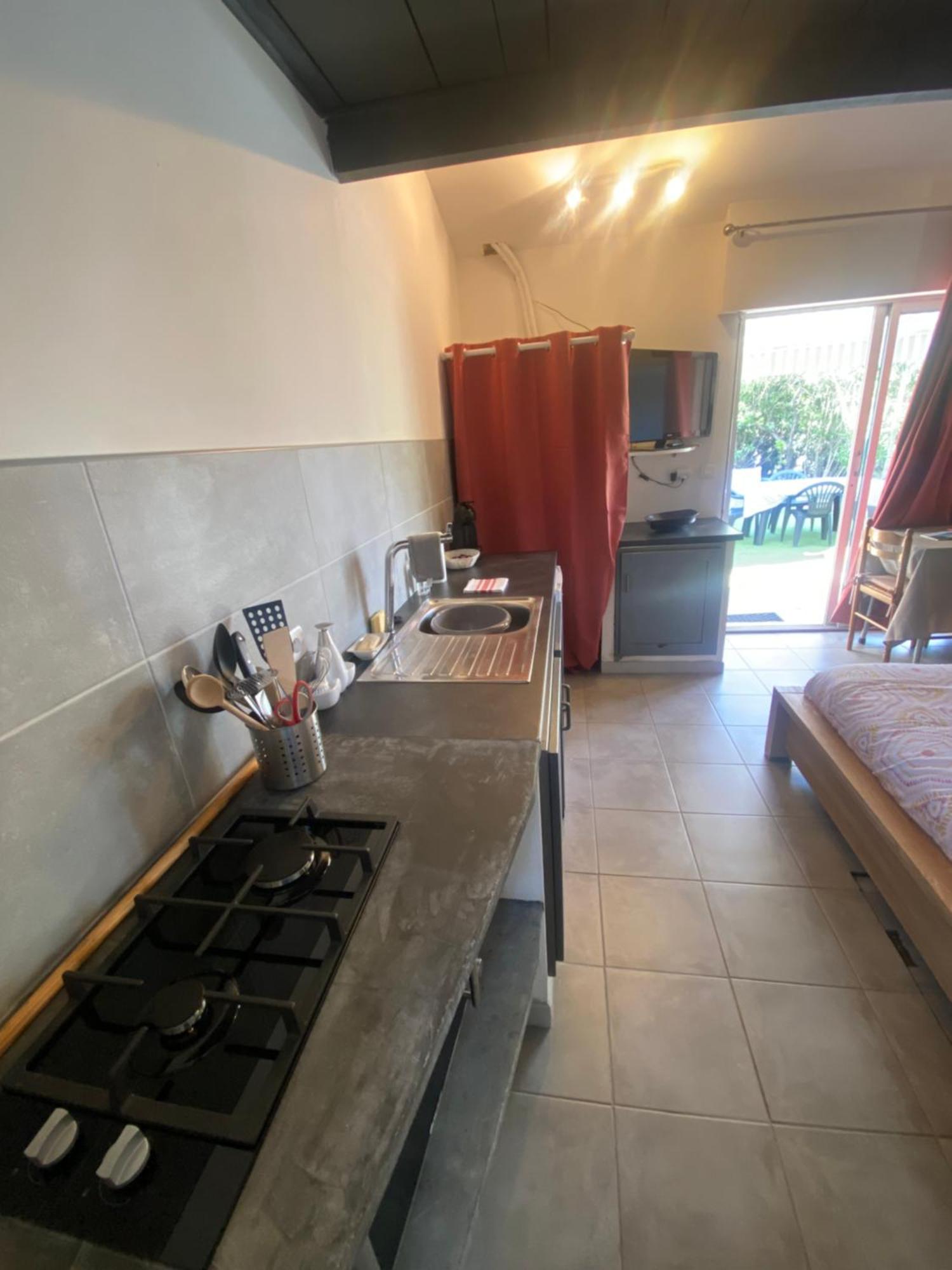 Proche Ajaccio Maisonnette Independante 4 Personnes Au Calme Alata Exterior foto